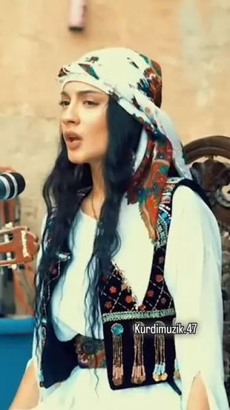 Lavîn Perînçek
